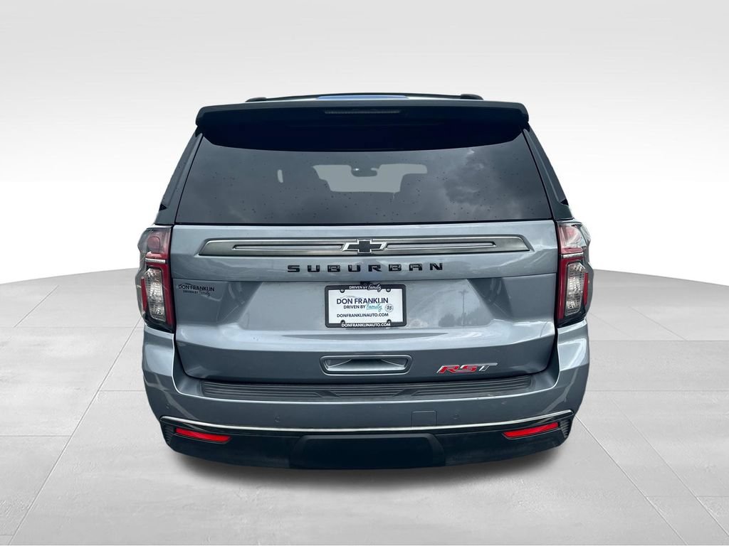 Used 2022 Chevrolet Suburban RST w/ Luxury Package AWD/4WD image 4