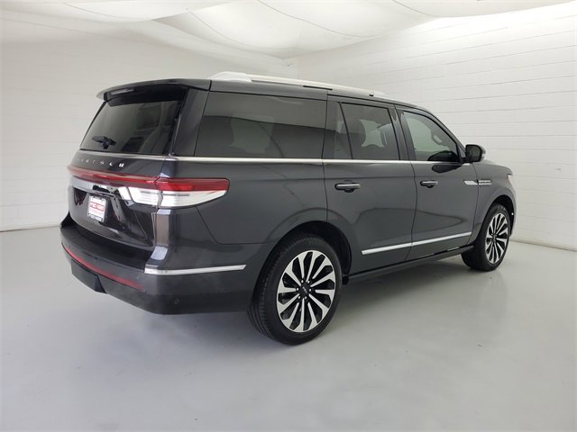 Used 2023 Lincoln Navigator Reserve image 5