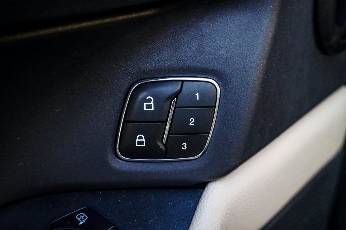 Used 2022 Ford Expedition Max Limited image 16