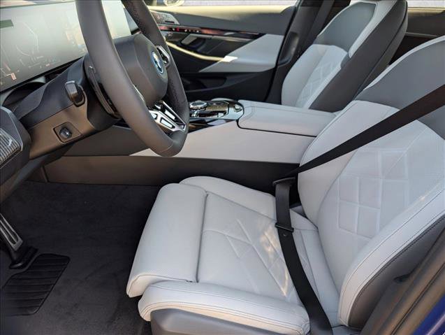 New 2026 BMW 550e xDrive AWD/4WD image 4