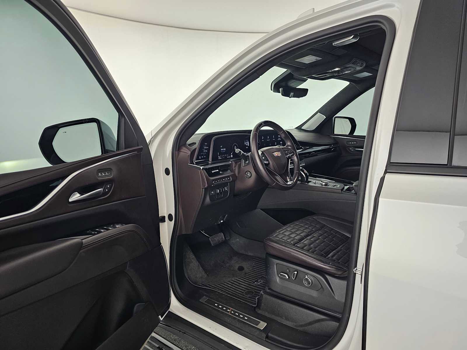 Used 2023 Cadillac Escalade Sport Platinum w/ LPO, ONYX Package image 22