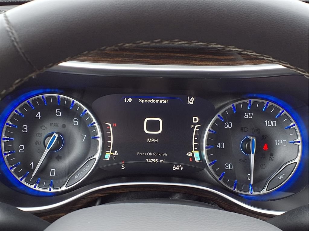 Used 2023 Chrysler Pacifica Limited FWD image 32