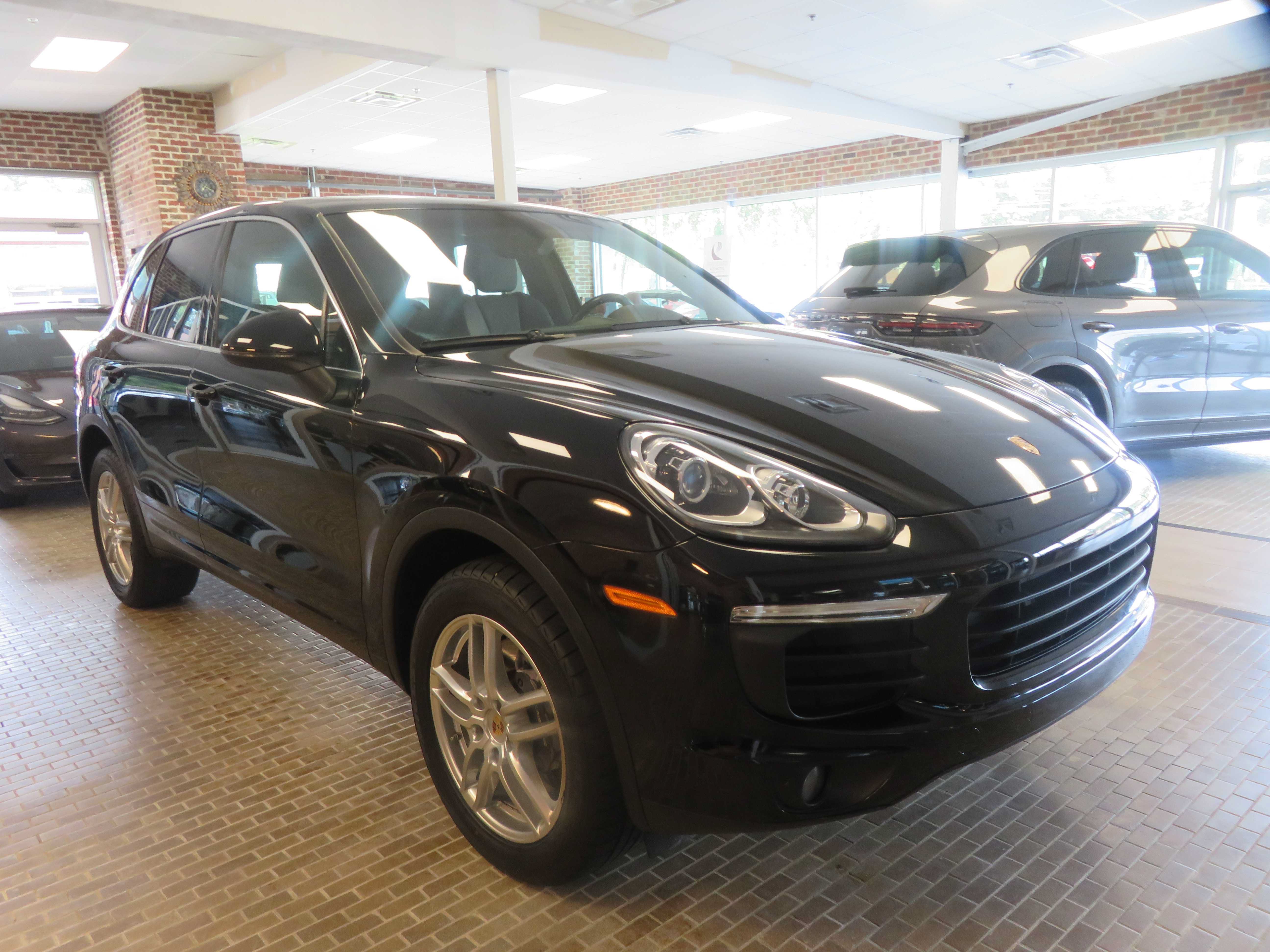 Used 2016 Porsche Cayenne AWD/4WD image 3