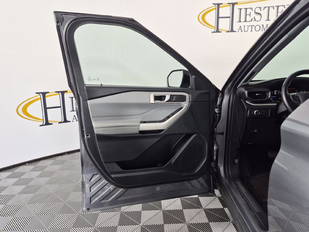 Used 2022 Ford Explorer XLT w/ Equipment Group 202A RWD image 16