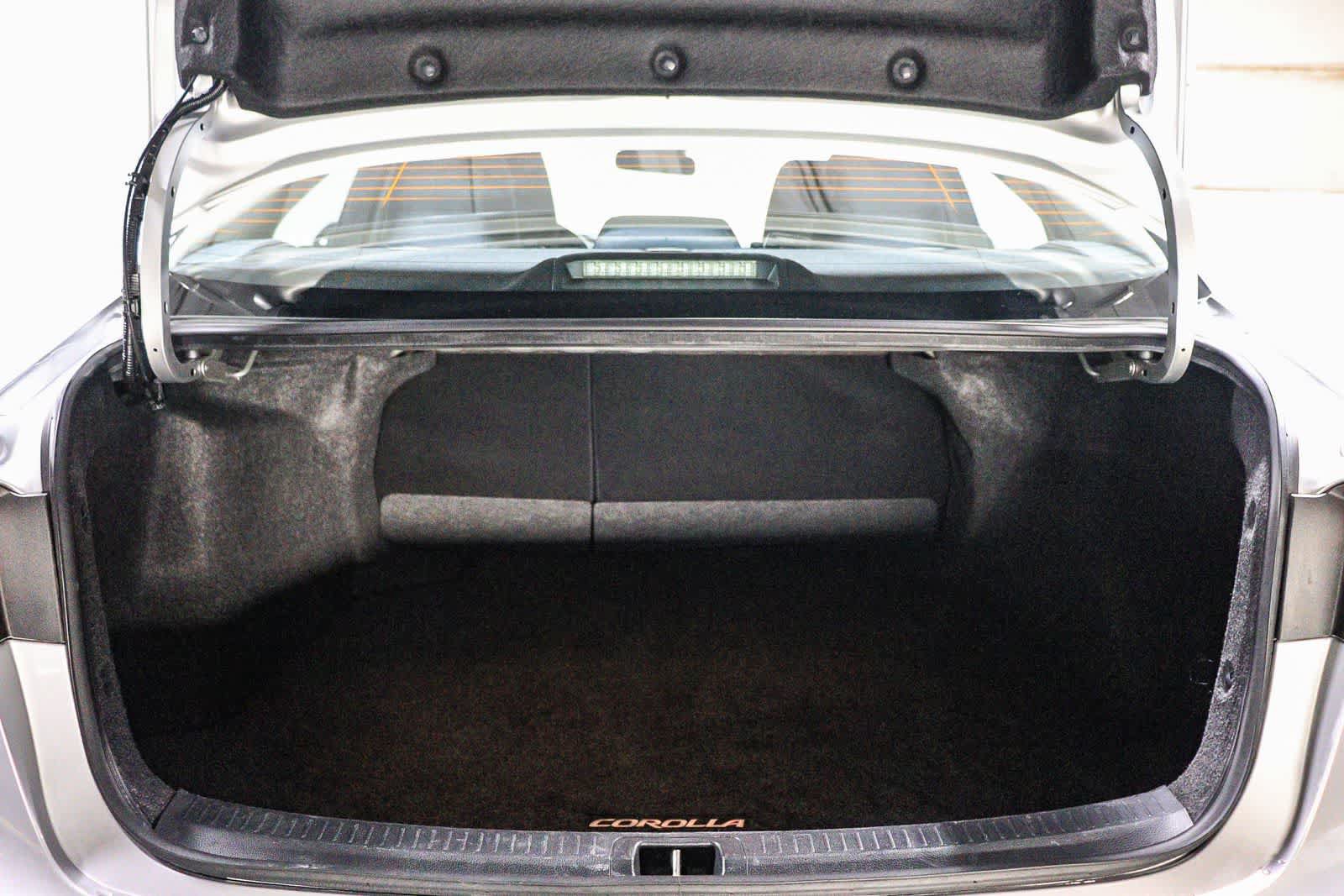 Certified 2025 Toyota Corolla LE FWD image 27
