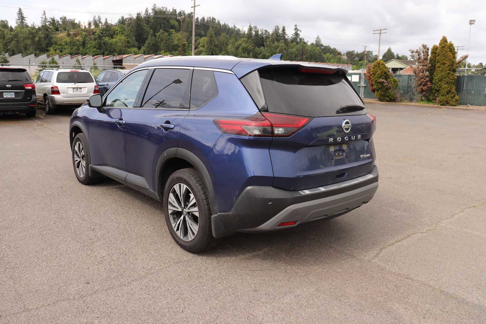 Used 2021 Nissan Rogue SV w/ Premium Package AWD/4WD image 7