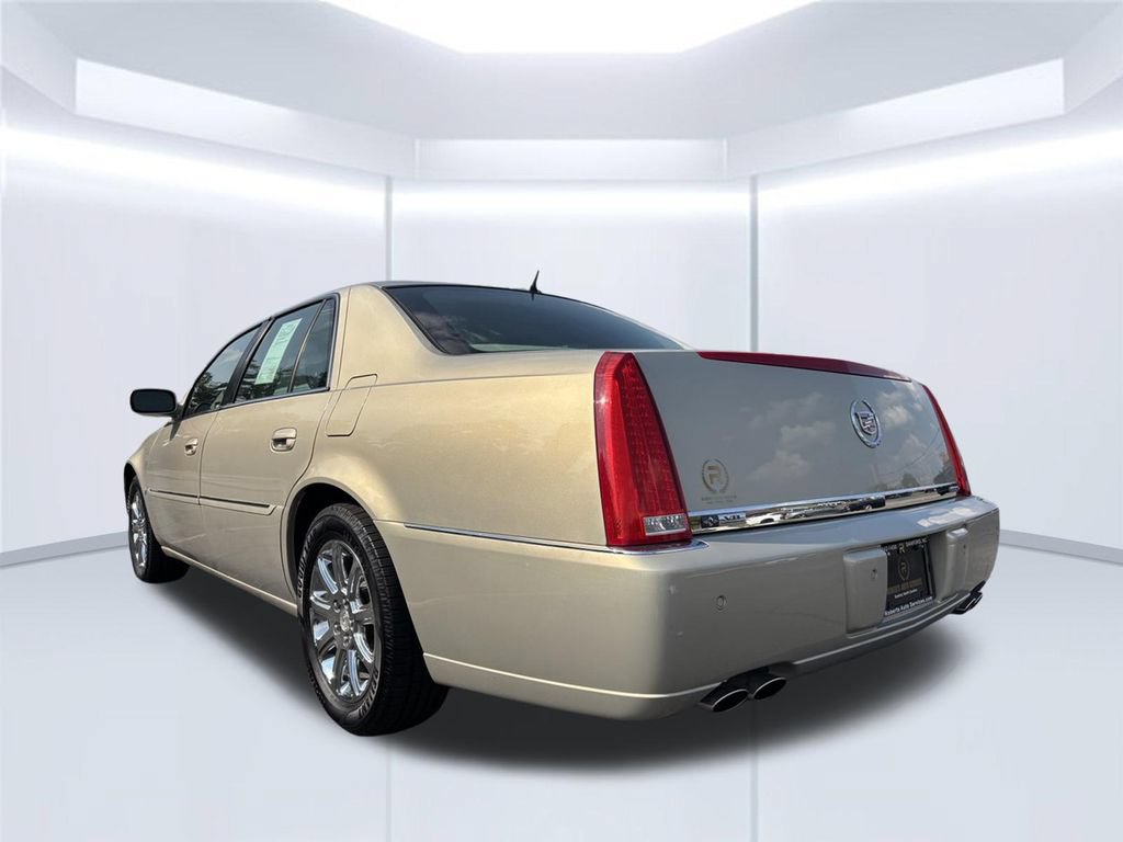 Used 2008 Cadillac DTS w/ Sun And Sound Package FWD image 3