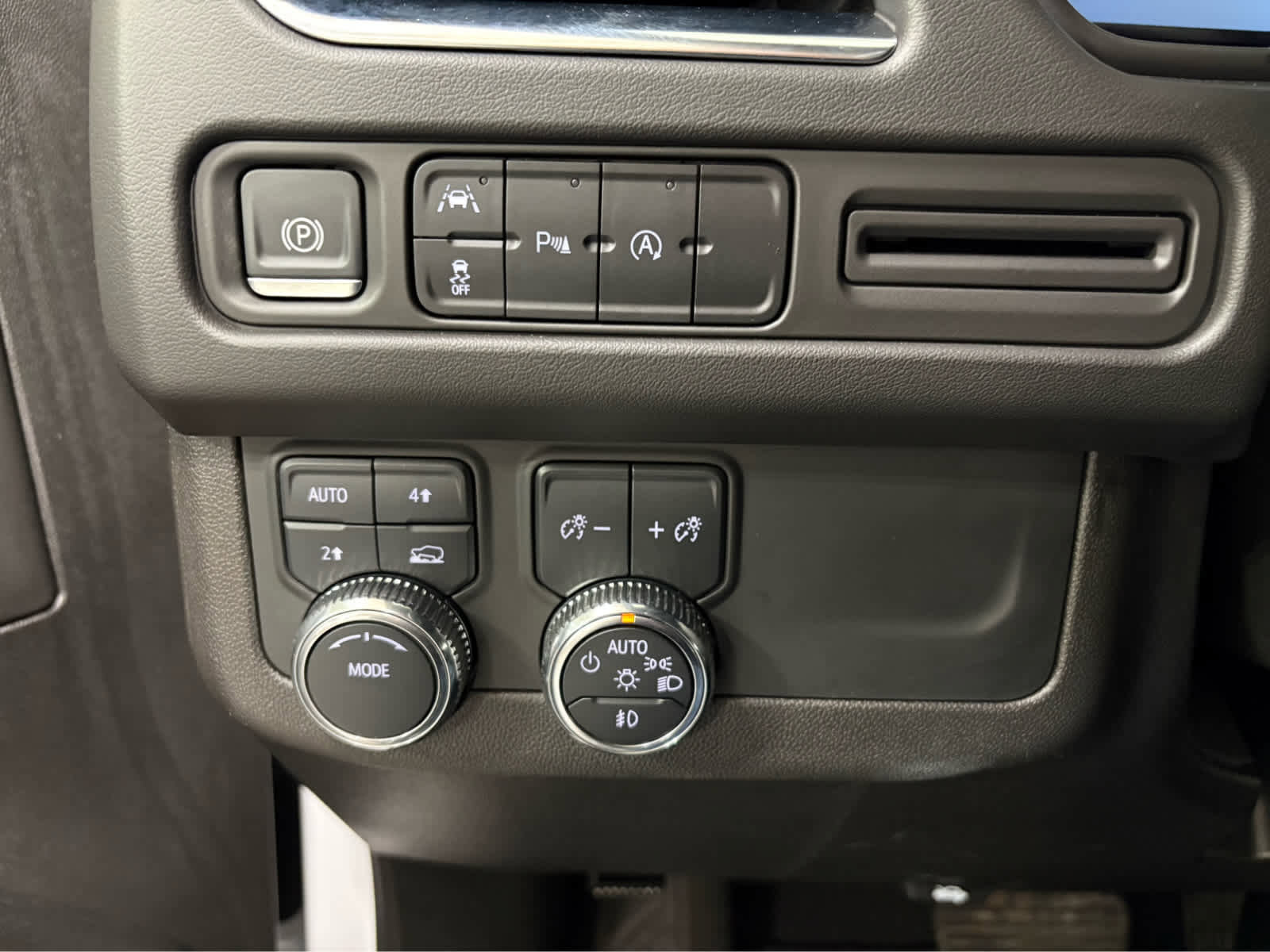 Certified 2024 GMC Yukon XL SLE AWD/4WD image 28