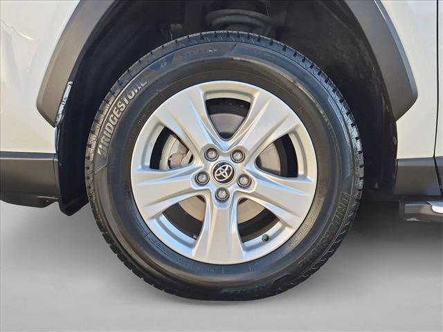 Used 2021 Toyota RAV4 LE AWD/4WD image 23