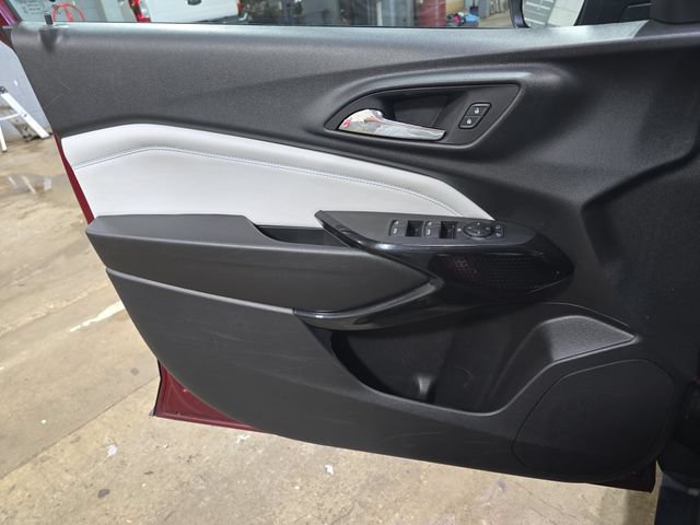 Used 2025 Chevrolet Trax LT FWD image 27