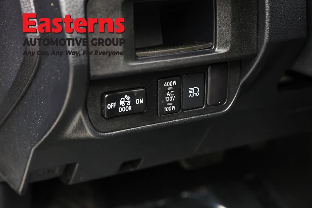Used 2018 Toyota Tacoma TRD Sport AWD/4WD image 22