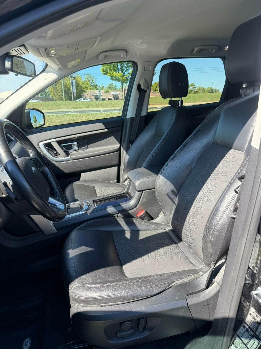 Used 2019 Land Rover Discovery Sport SE AWD/4WD image 11