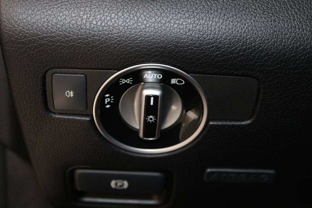 Used 2012 Mercedes-Benz SLK 350 image 40