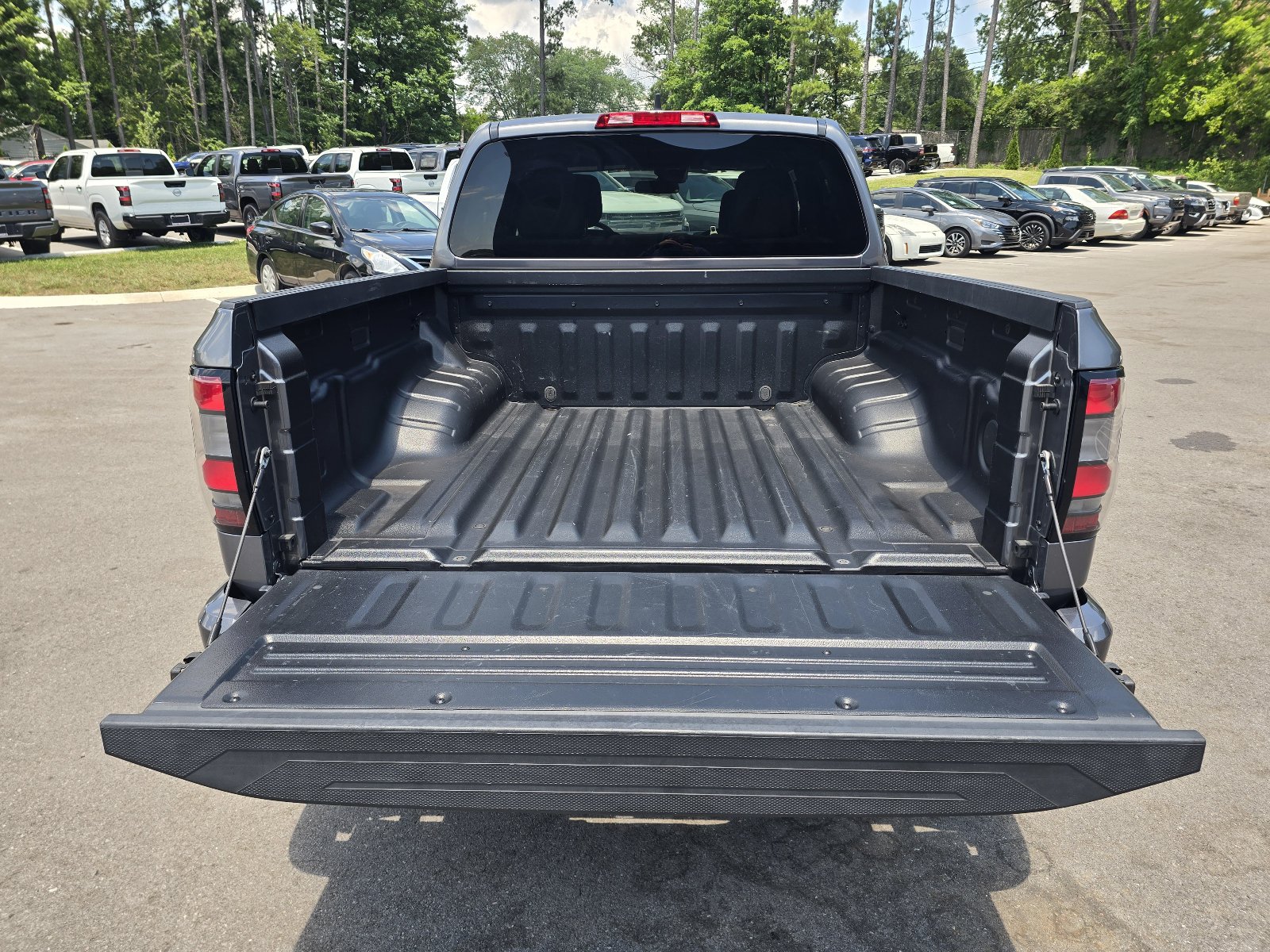 Used 2023 Nissan Frontier SV w/ Midnight Edition Package AWD/4WD image 11