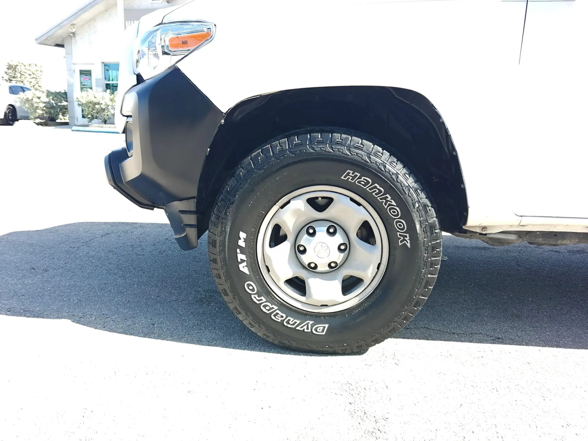 Used 2017 Toyota Tacoma SR RWD image 20