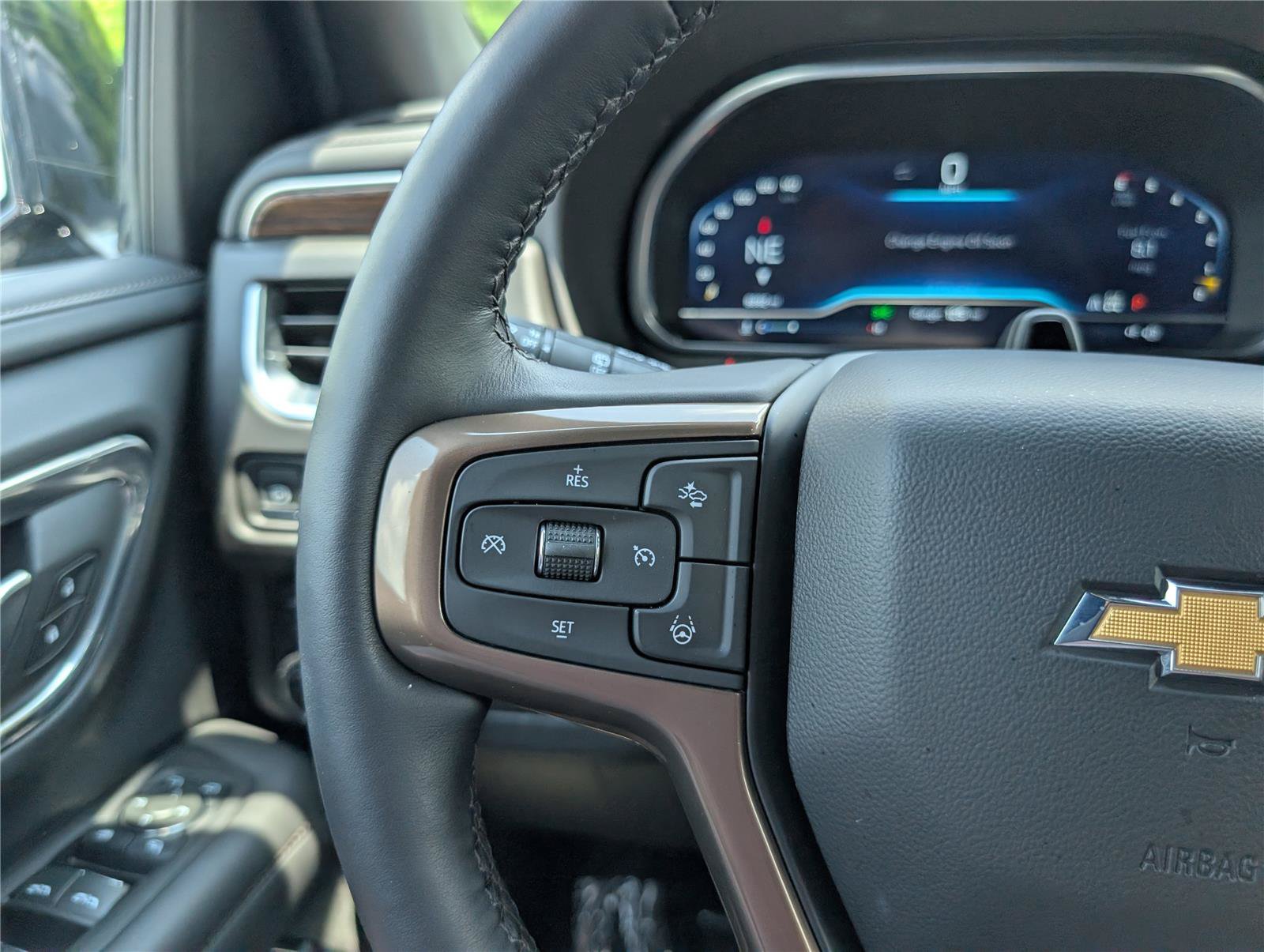Used 2024 Chevrolet Tahoe High Country w/ Advanced Technology Package AWD/4WD image 28