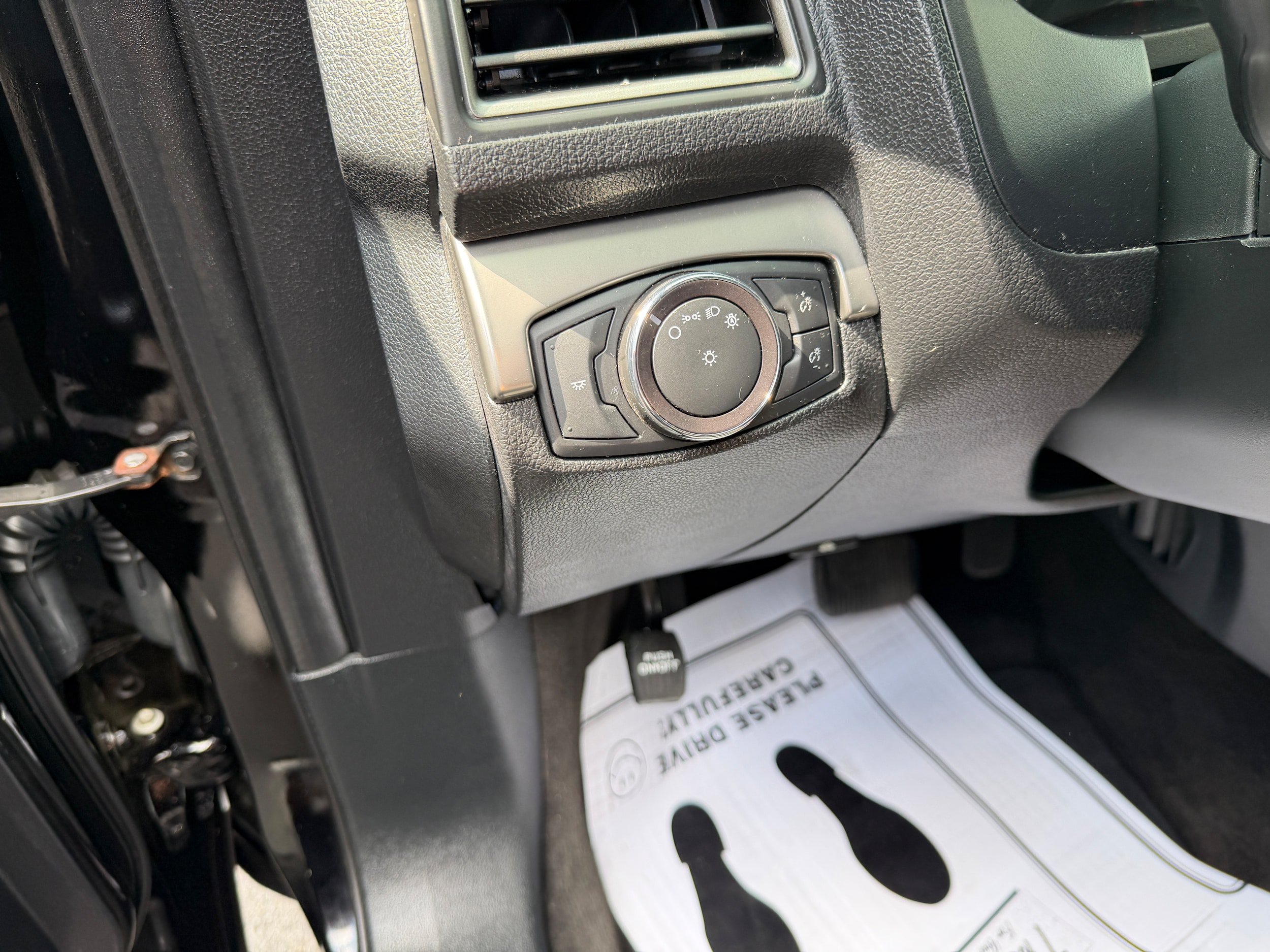 Used 2018 Ford Explorer XLT AWD/4WD image 28