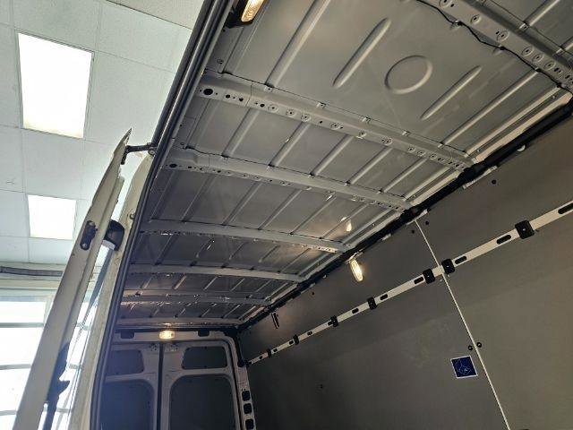 Used 2024 Mercedes-Benz eSprinter 170 Cargo image 33