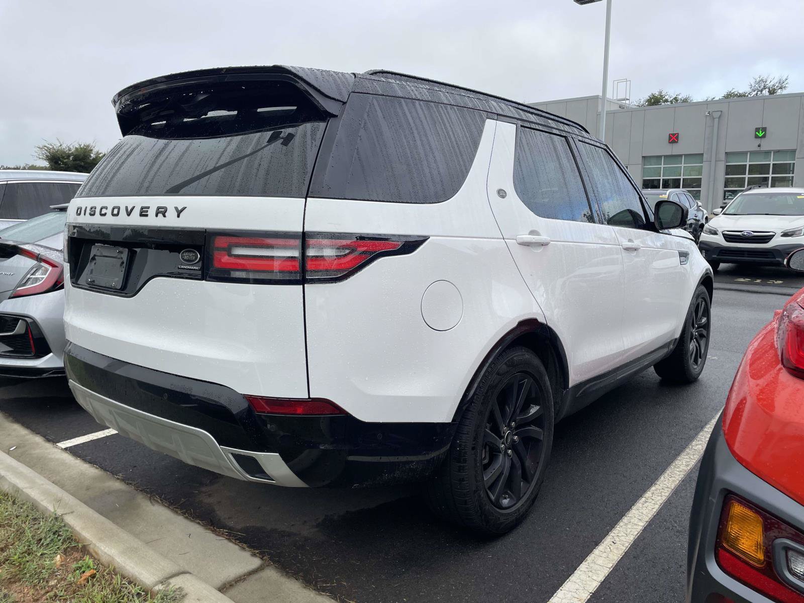 Used 2020 Land Rover Discovery Landmark AWD/4WD image 4