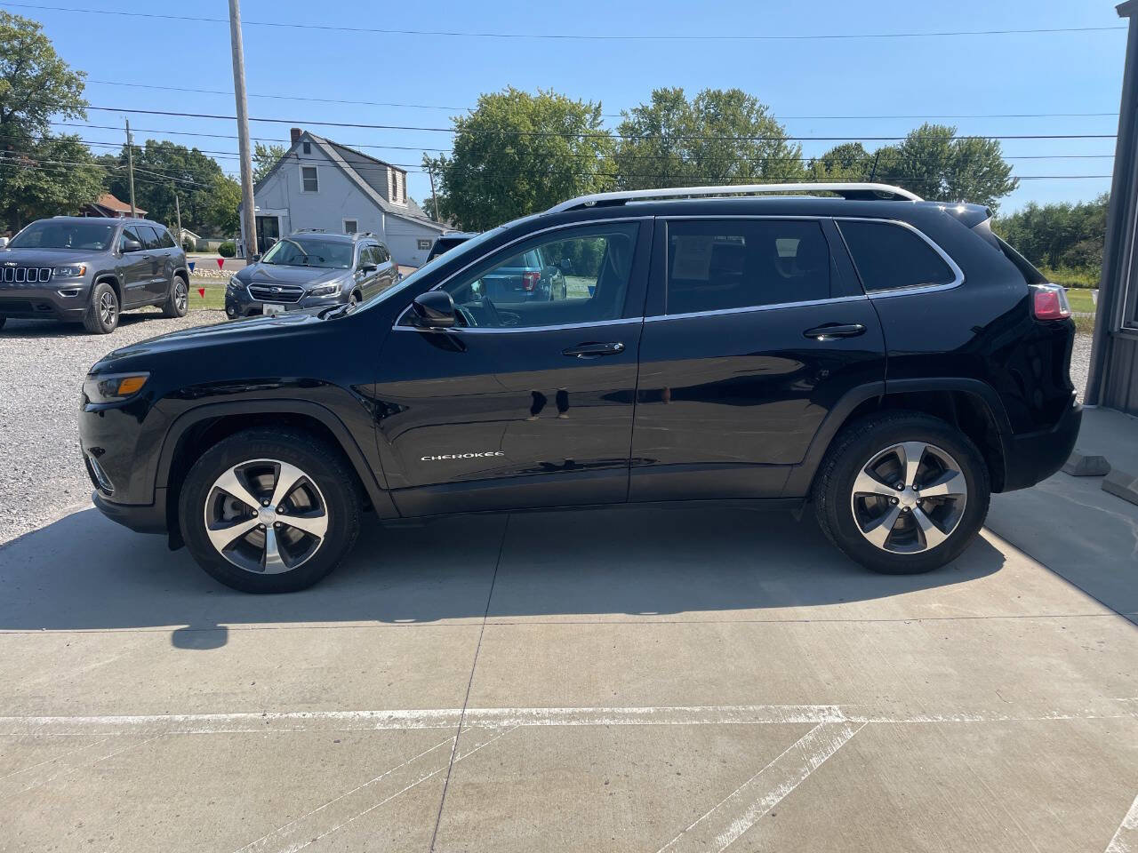 Used 2019 Jeep Cherokee Limited image 7