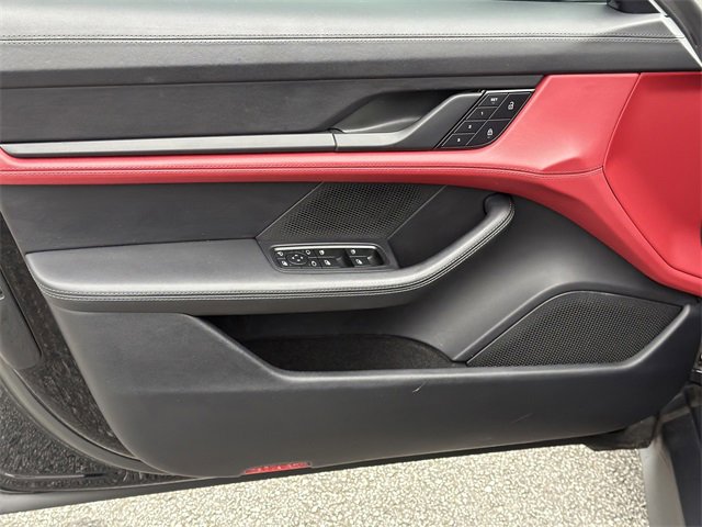 Used 2023 Porsche Taycan image 10