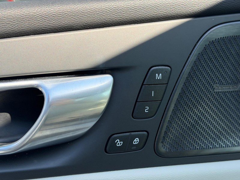 Certified 2023 Volvo XC60 B5 Plus w/ Climate Package AWD/4WD image 18