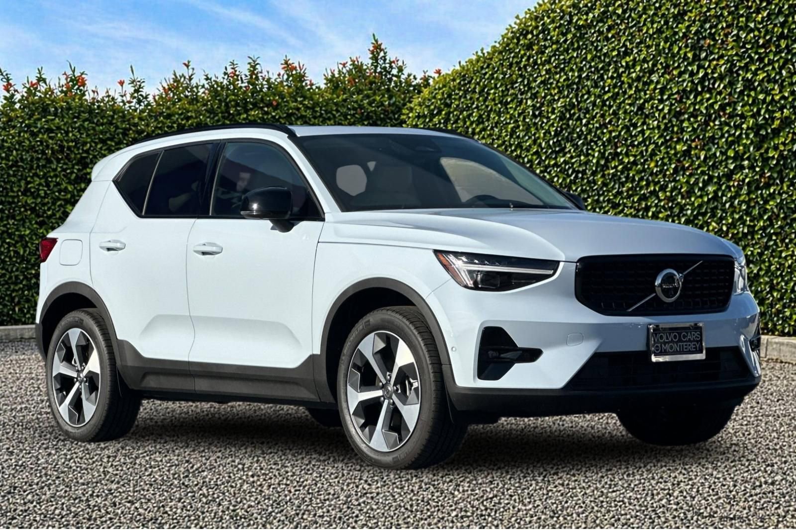 New 2026 Volvo XC40 B5 Plus w/ Protection Package Premier AWD/4WD image 8
