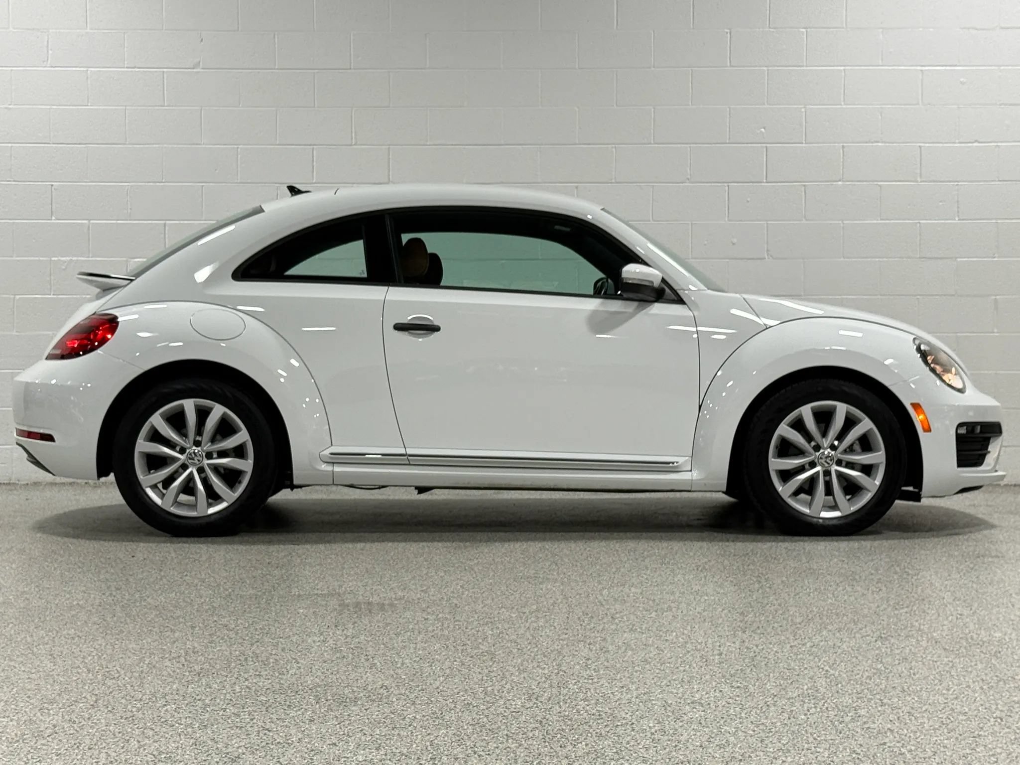 Used 2017 Volkswagen Beetle 1.8T S FWD image 5