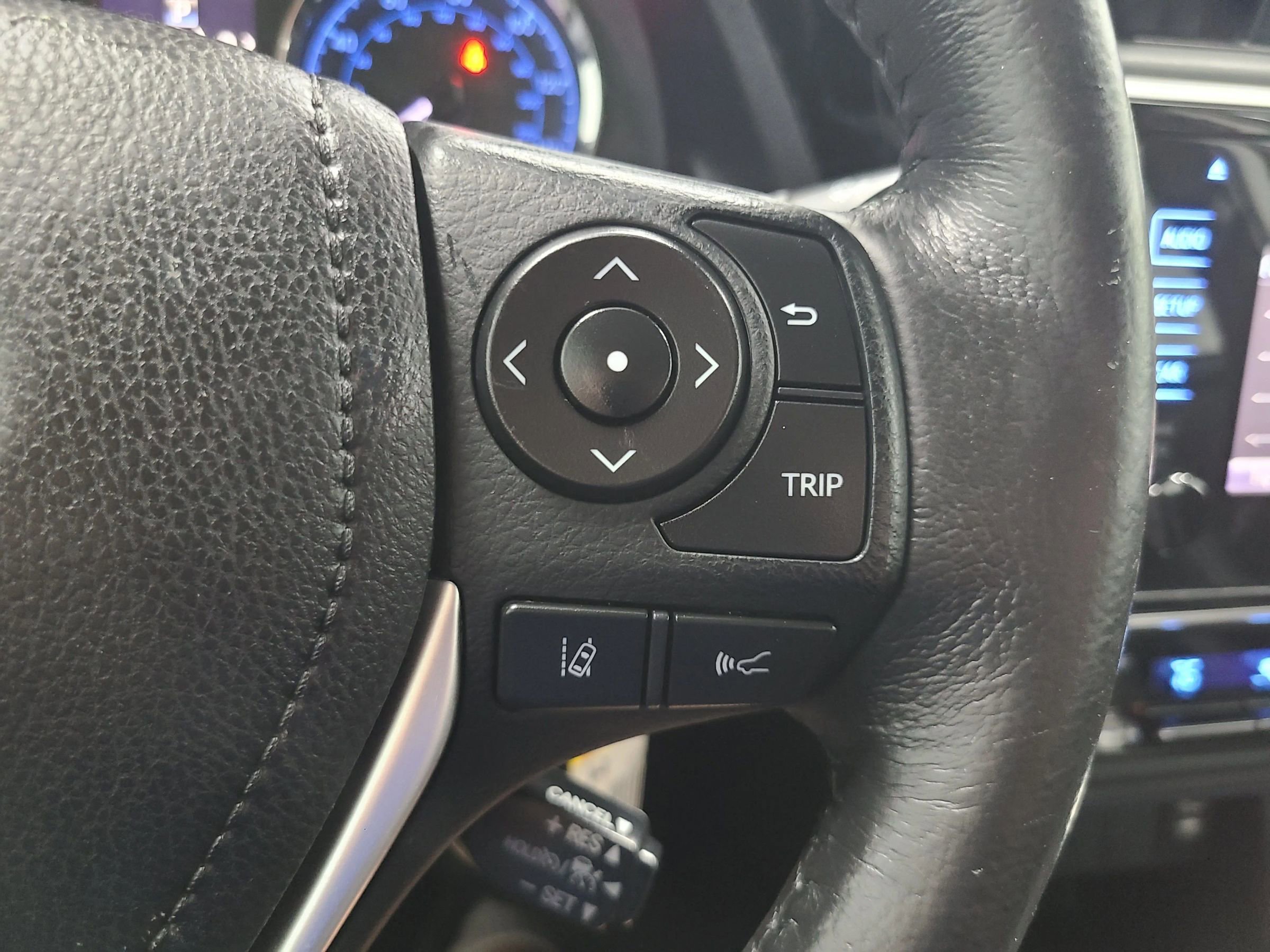 Used 2018 Toyota Corolla SE FWD image 30