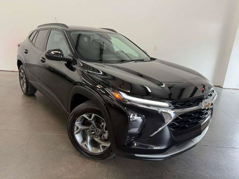 Used 2025 Chevrolet Trax LT w/ LT Convenience Package FWD image 25