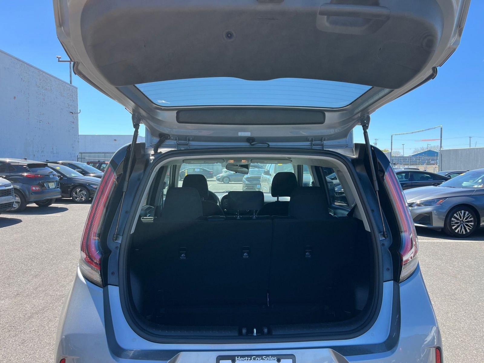 Used 2025 Kia Soul LX w/ LX Technology Package FWD image 29