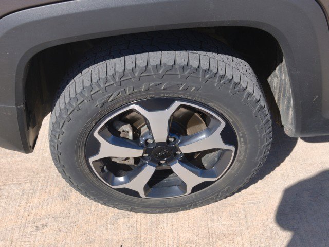 Used 2019 Jeep Renegade Trailhawk w/ Cold Weather Group II AWD/4WD image 11