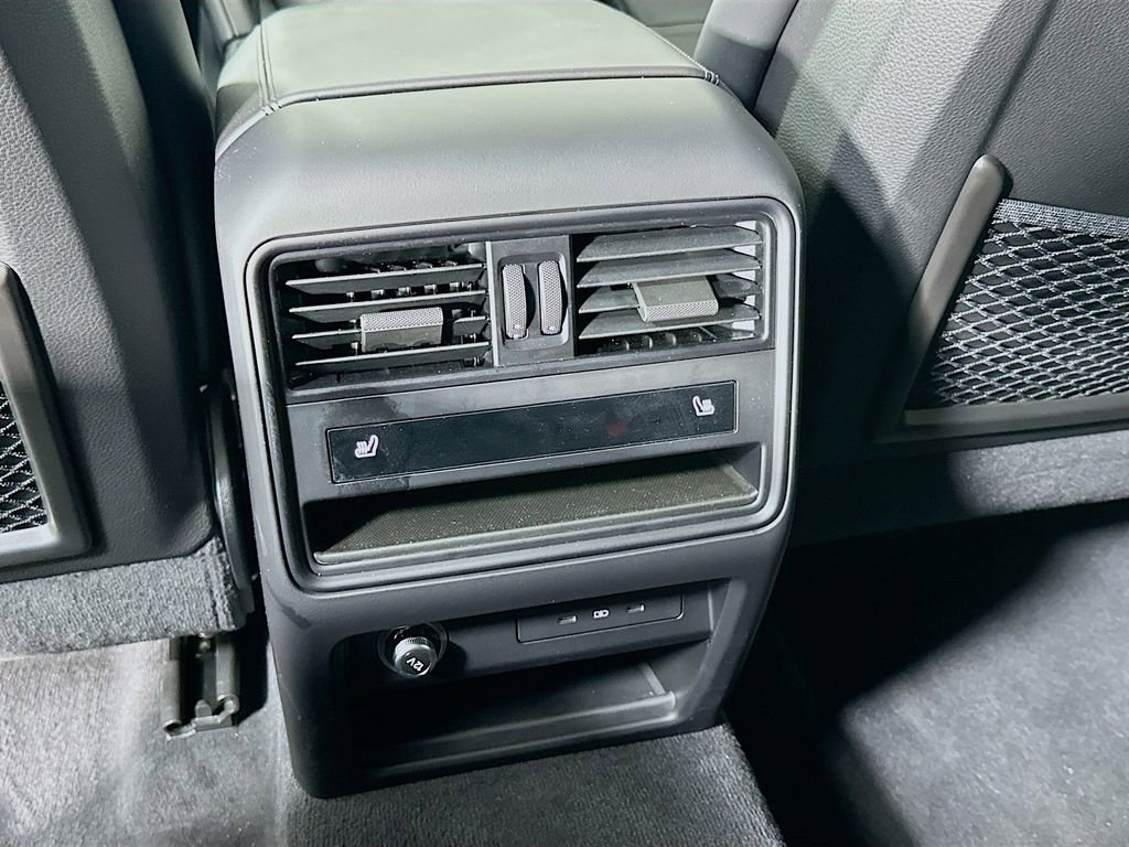 Certified 2024 Porsche Cayenne AWD/4WD image 27