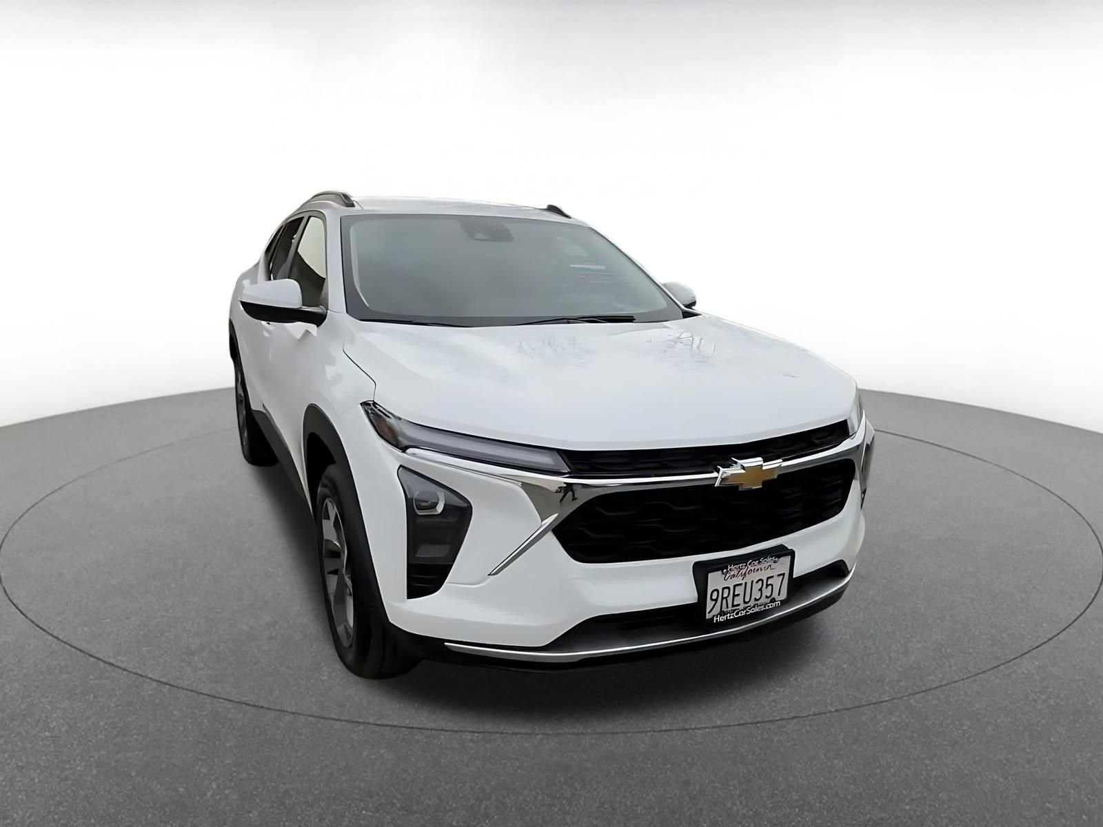 Used 2025 Chevrolet Trax LT image 3