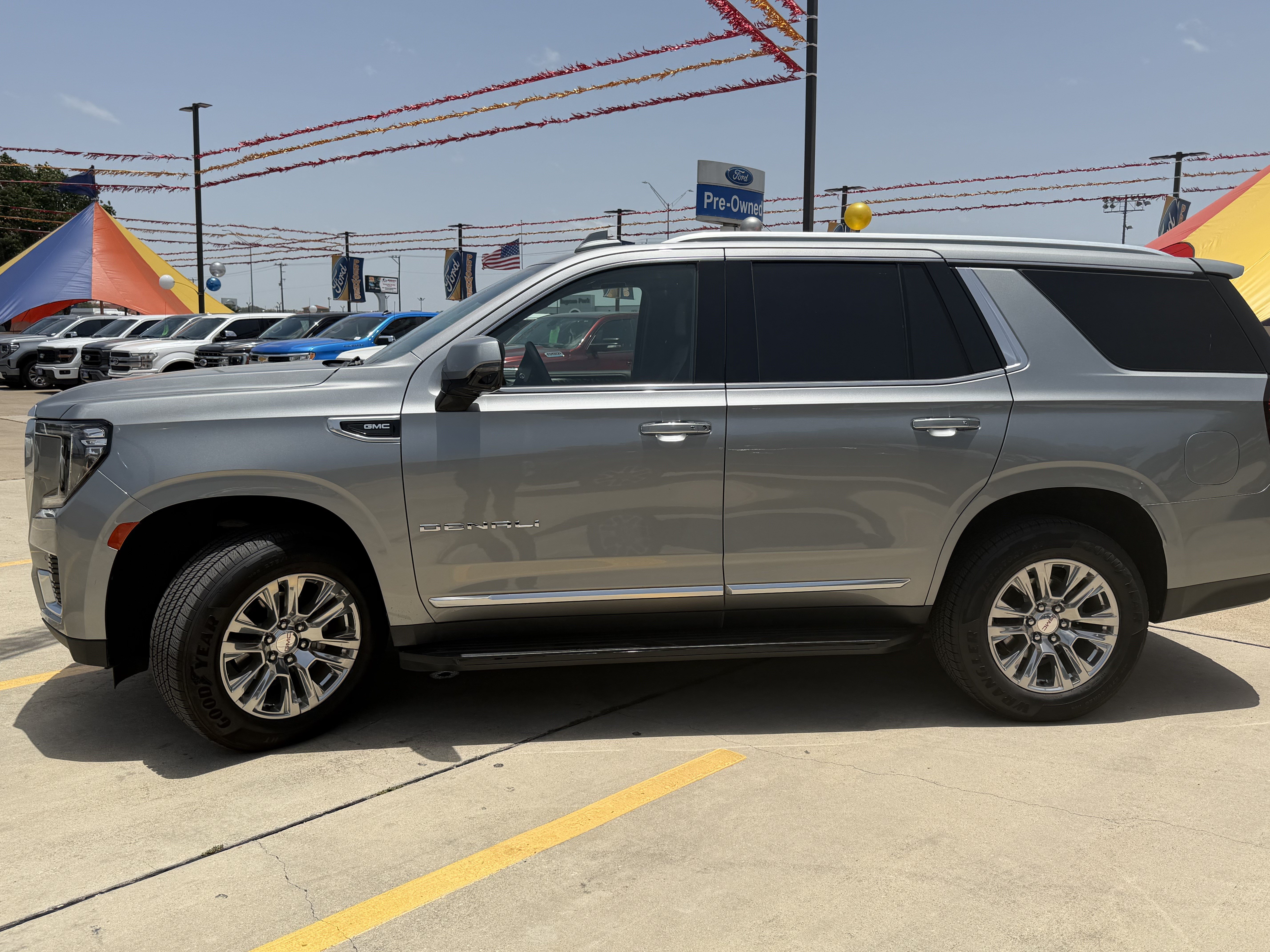 Used 2023 GMC Yukon Denali RWD image 12