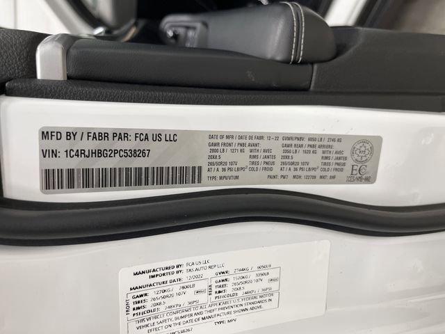 Used 2023 Jeep Grand Cherokee Limited w/ Luxury Tech Group II image 39