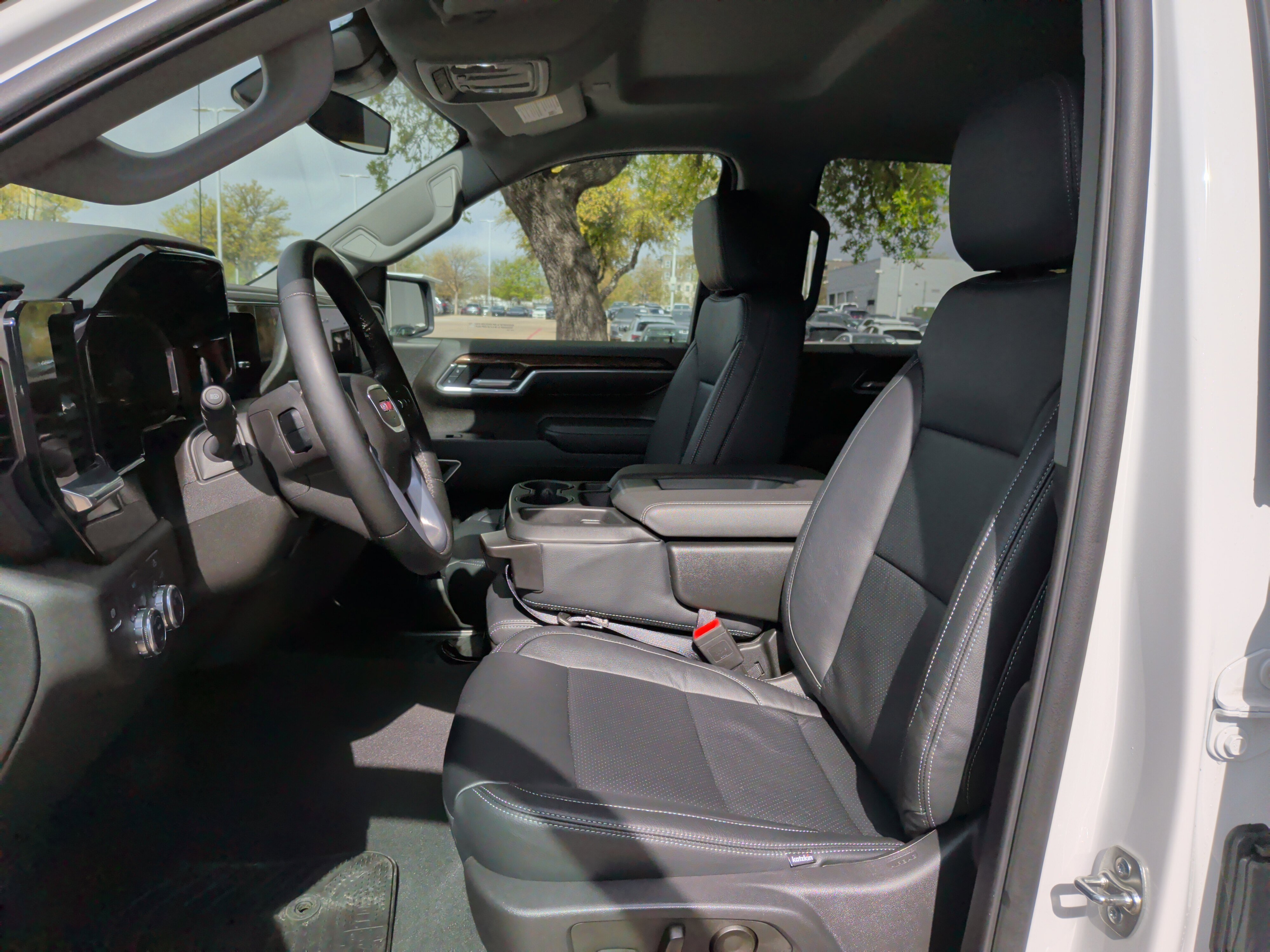 Used 2025 GMC Sierra 1500 SLE image 14