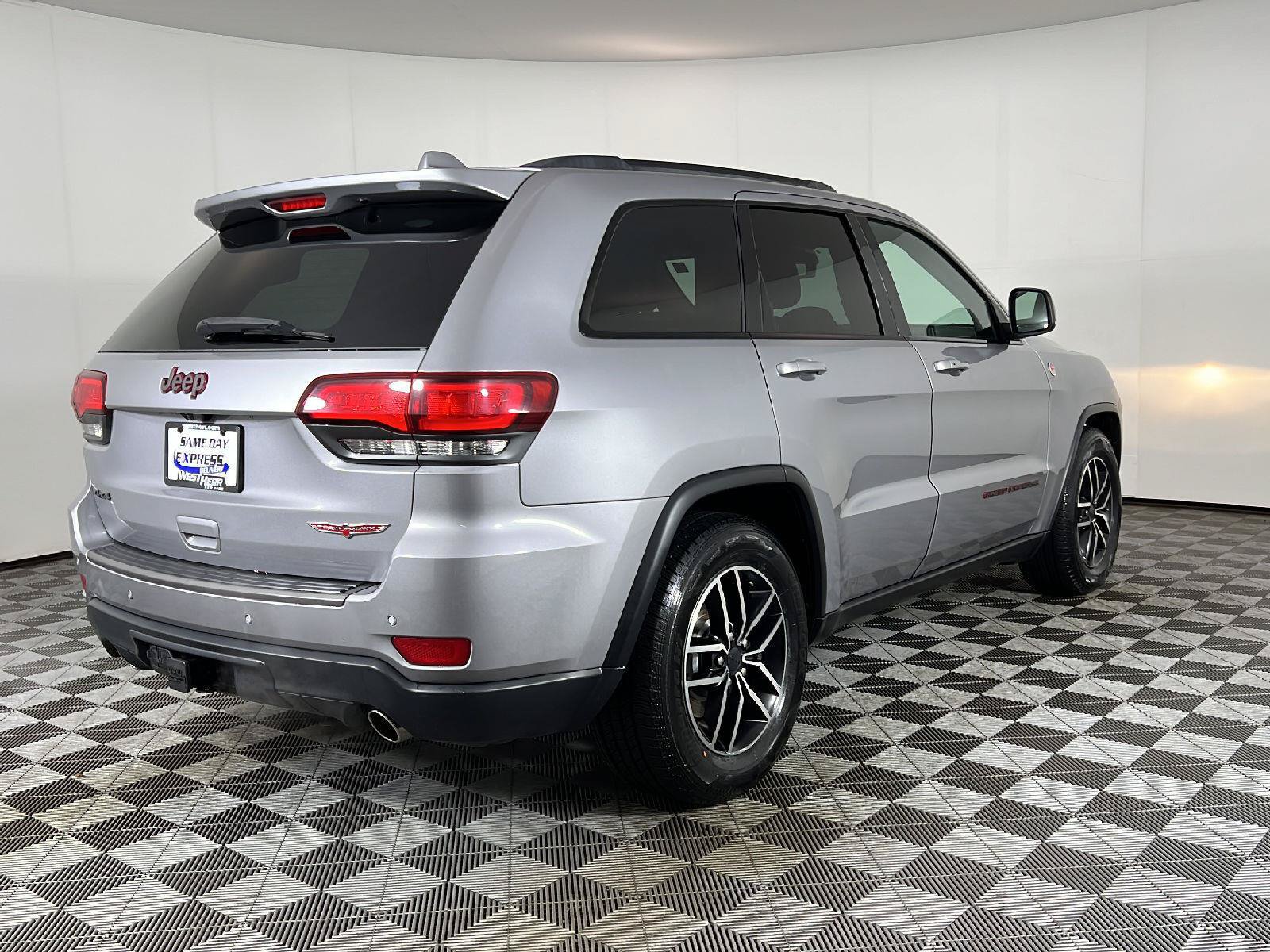 Used 2020 Jeep Grand Cherokee Trailhawk AWD/4WD image 3