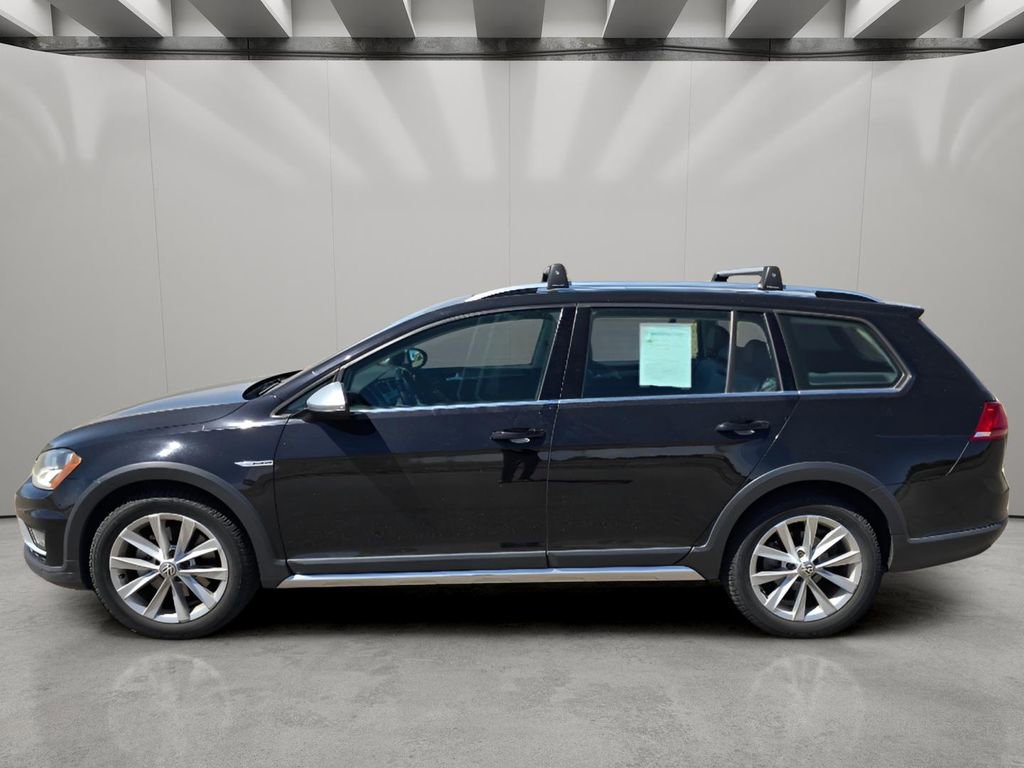 Used 2017 Volkswagen Golf Alltrack SE AWD/4WD image 2