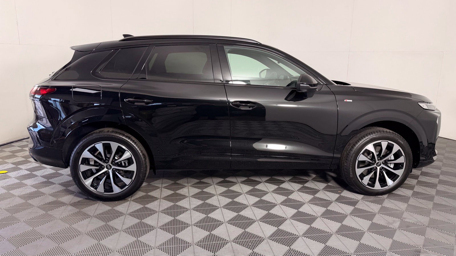 New 2026 Audi Q3 quattro 2.0T AWD/4WD image 10