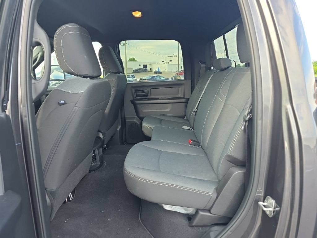 Used 2024 RAM 3500 Tradesman w/ Chrome Appearance Group AWD/4WD image 6