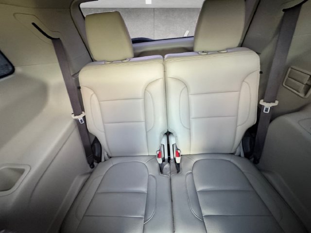 Used 2018 GMC Acadia Denali w/ Technology Package FWD image 22
