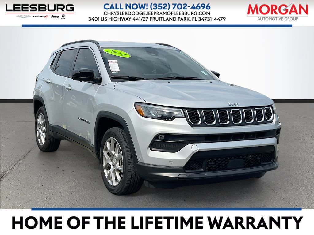 Used 2024 Jeep Compass Latitude AWD/4WD image 1