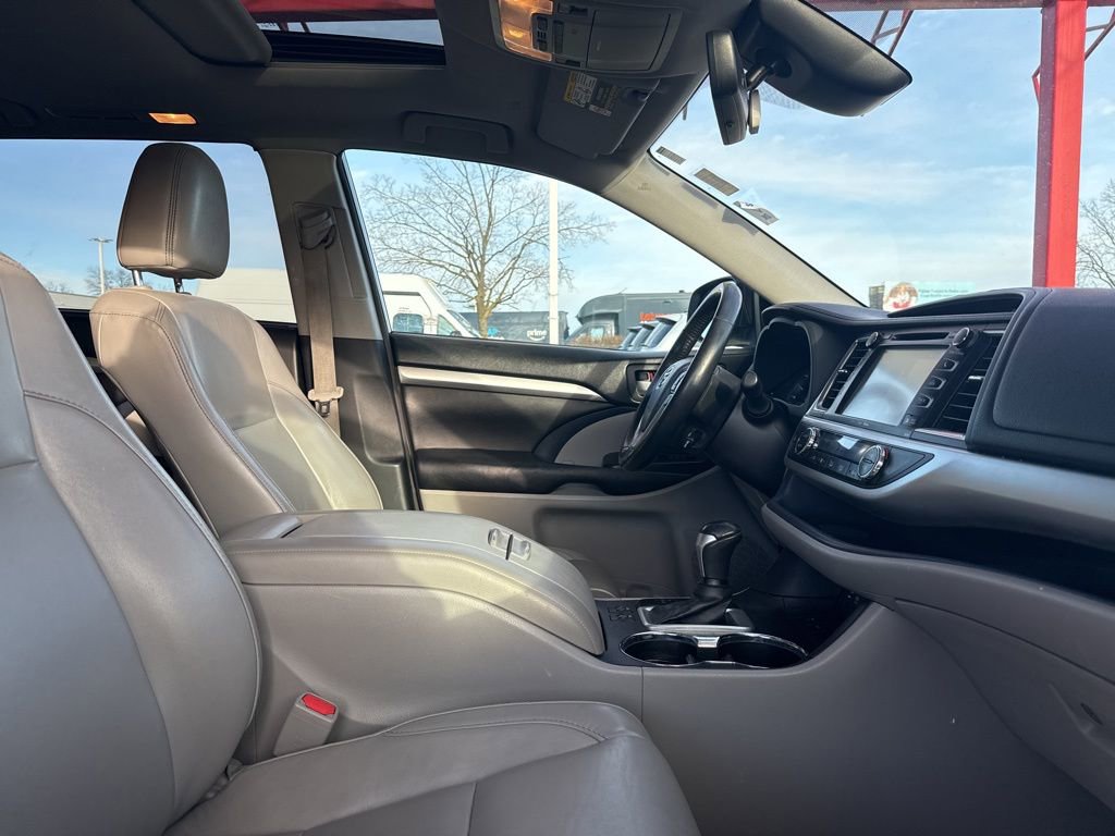 Used 2018 Toyota Highlander XLE image 47