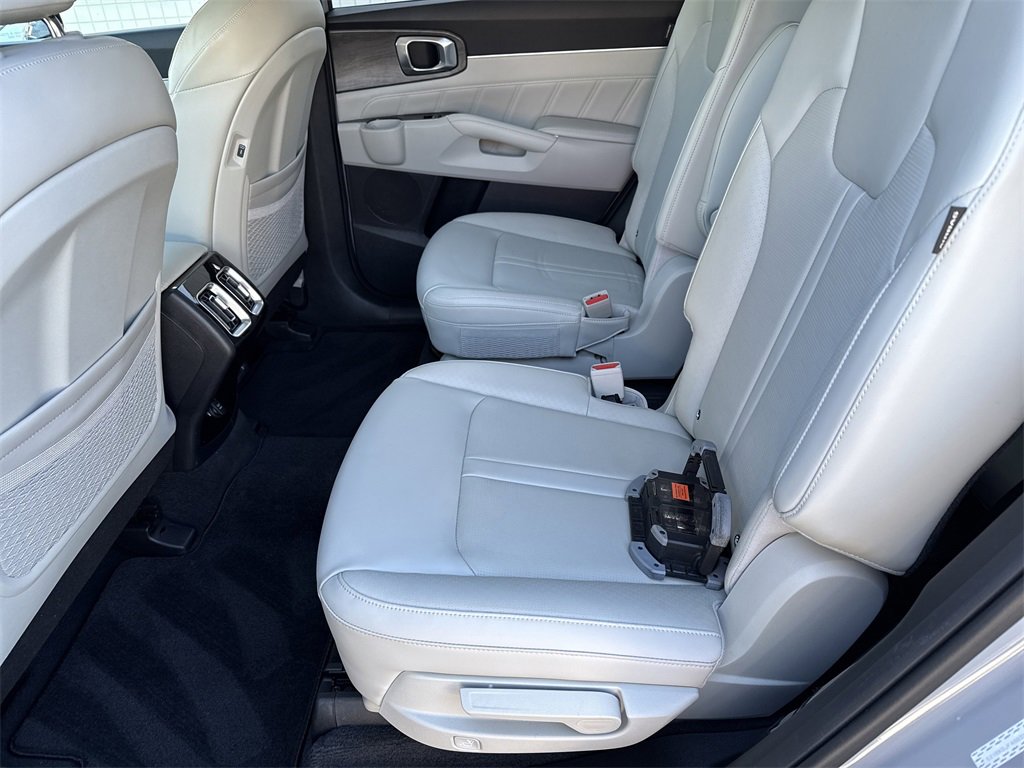 Used 2025 Kia Sorento SX image 22