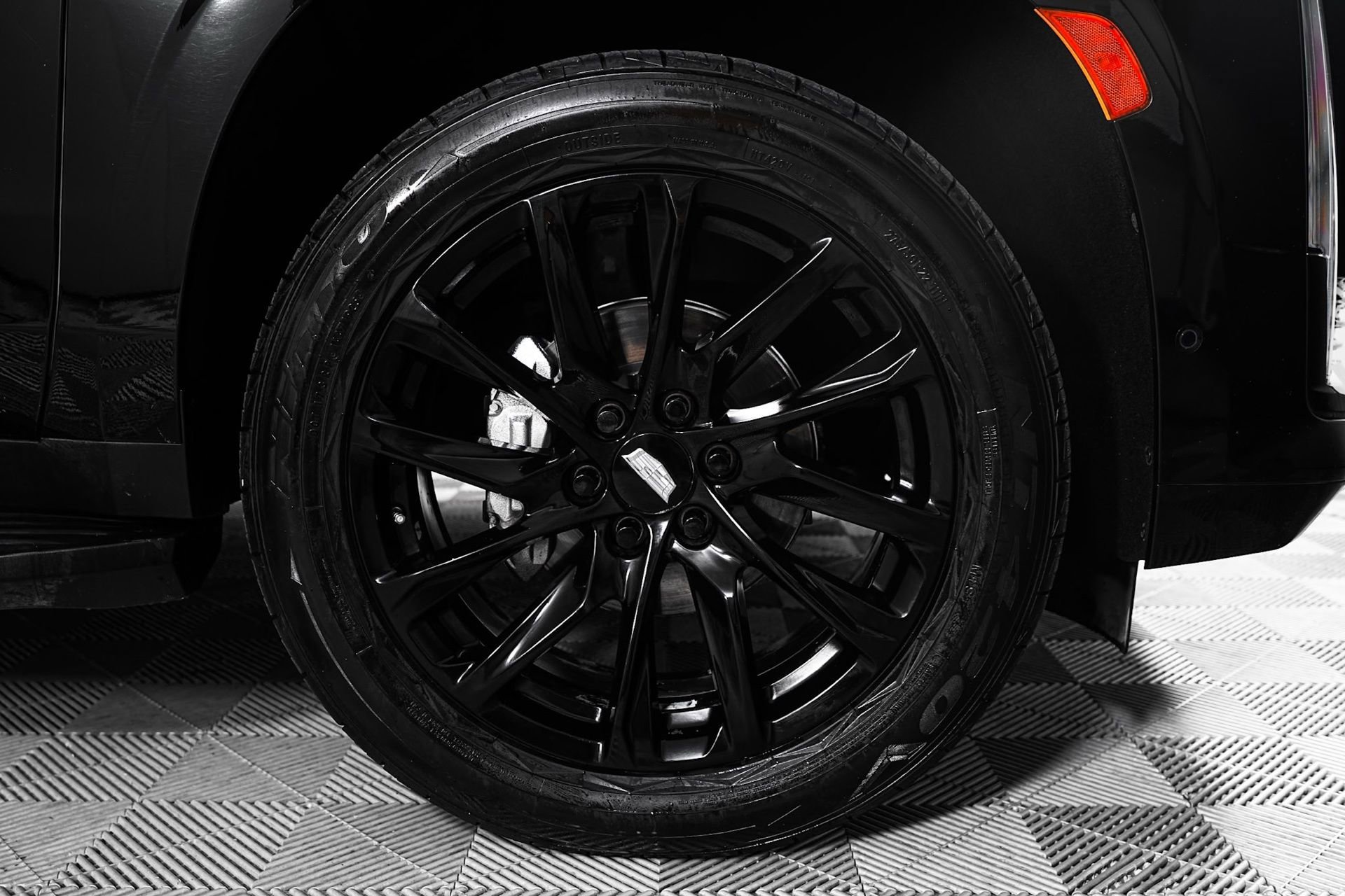 Used 2021 Cadillac Escalade Sport Platinum w/ LPO, ONYX Package image 4