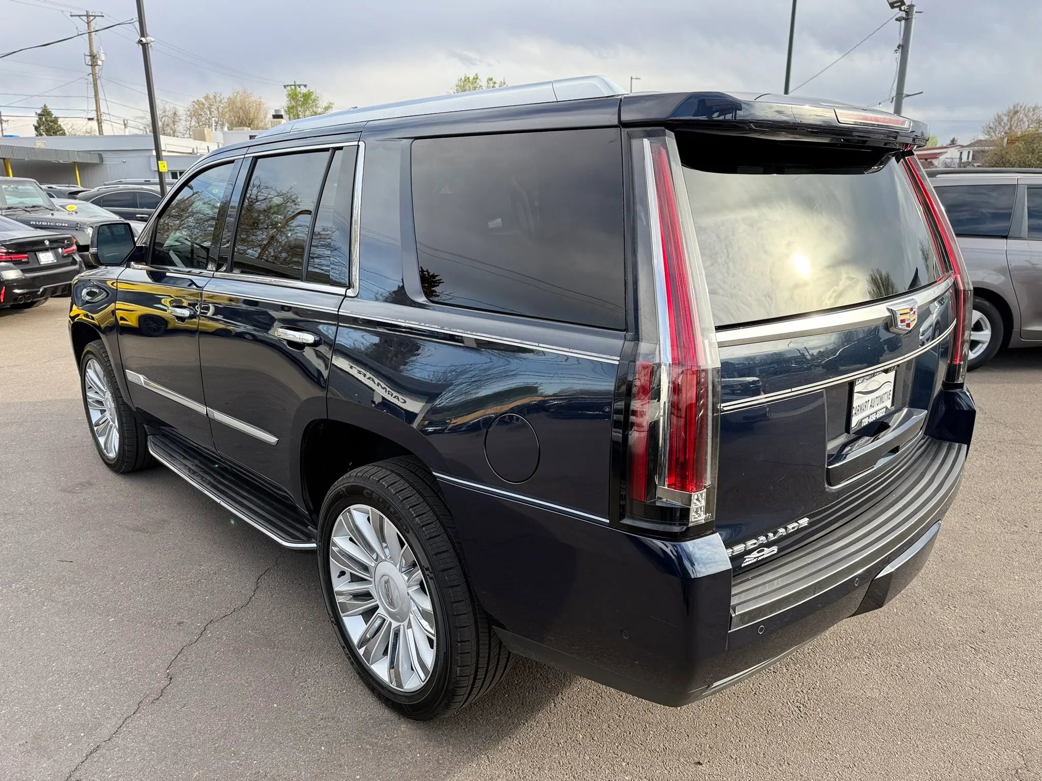 Used 2017 Cadillac Escalade Premium Luxury image 7