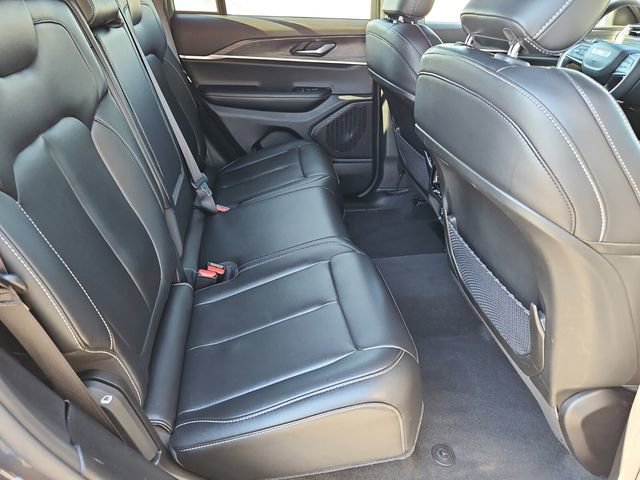 Used 2025 Jeep Grand Cherokee Limited image 18