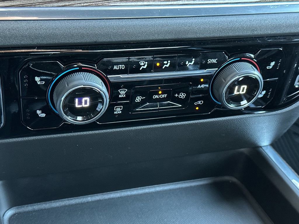 Used 2024 Chevrolet Silverado 2500 LT w/ Convenience Package AWD/4WD image 18