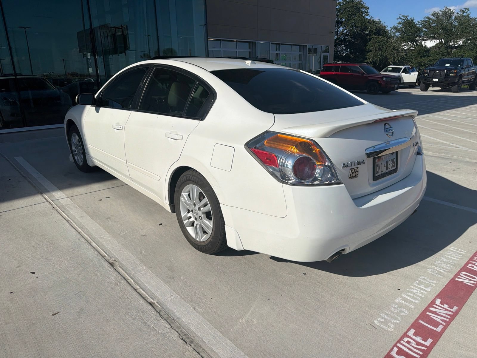 Used 2011 Nissan Altima 2.5 SL w/ Technology Pkg FWD image 8